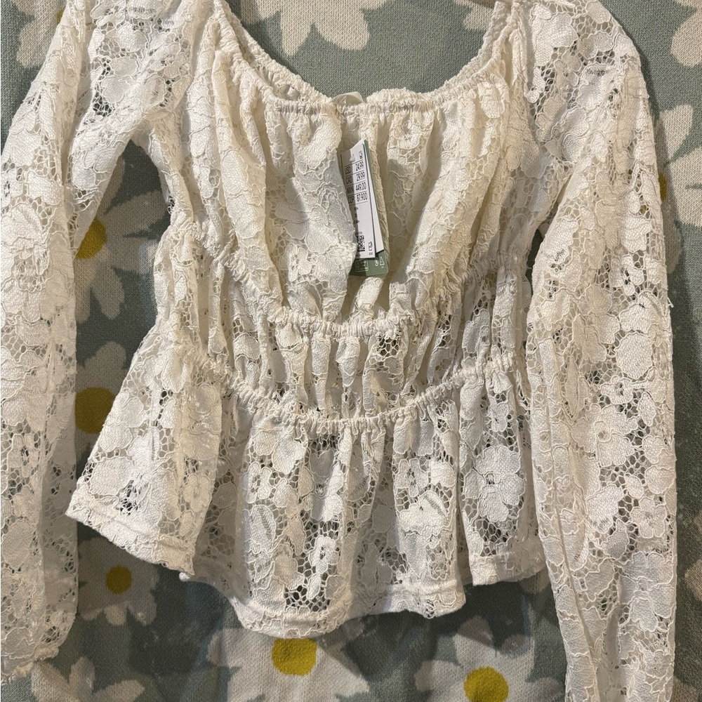H&M Cream Lace Peasant Top